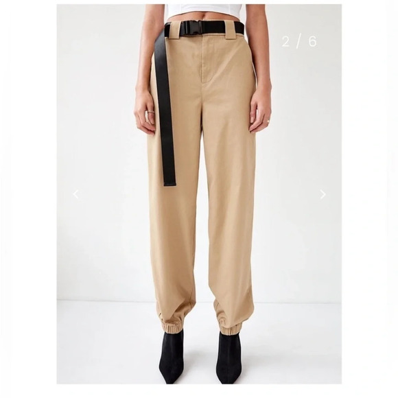 TNA Tawny
Cargo Pant,
Size Small. Black colored utility style cargos. Streetwear - Picture 6 of 16